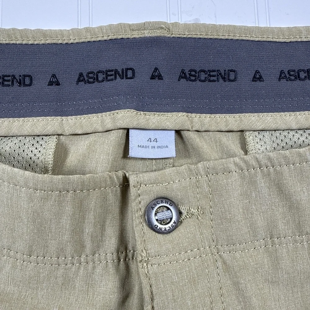 Ascend‎ Cargo Shorts Men's Size 42 Khaki Golf Preppy Summer Hiking Zip Pocket